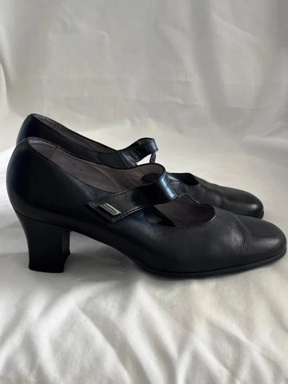 Mary Jane Heels Size 8 BeautiFeel in Black Leather with Velcro Strap VTG Style